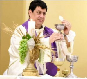 Padre Mauro Cardozo, cura párroco de la Iglesia del Cerro / La Navidad no es solo encuentro familiar sino un momento de humildad y reflexión