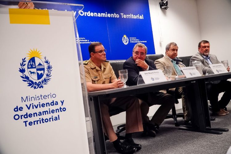 Vivienda y Defensa firmaron convenio para brindar soluciones a 300 familias militares de todo el país