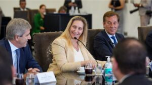 La secretaria general de la Presidencia se reúne con el gobernador paulista