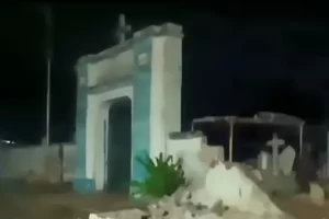 Muro del cementerio de El Espinal, en Nueva Esparta, representa un riesgo para los vecinos