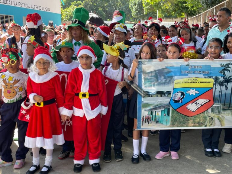 Desfile navideño llevó alegría a comunidades de José Rafael Revenga