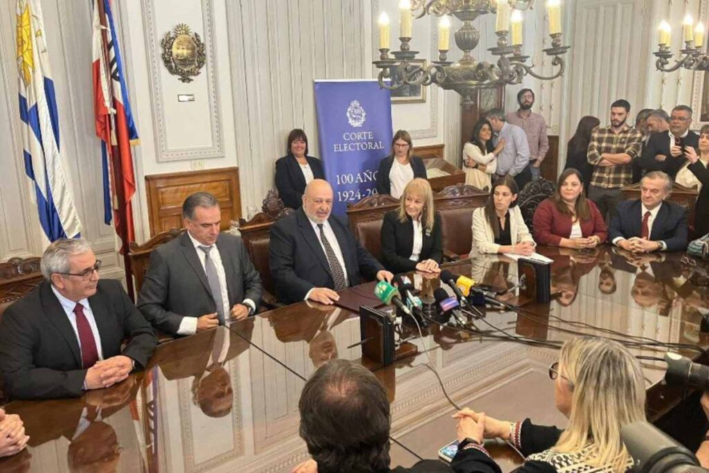 Orsi y Cosse fueron ratificados por la Corte Electoral como presidente y vicepresidenta de Uruguay