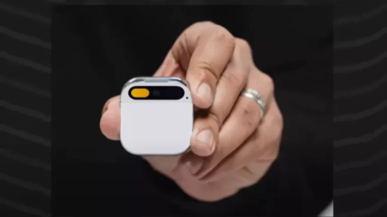 Humane PIN: qué es, por qué fracasó y cómo quiere reflotar su primer desarrollo el creador de OpenAI