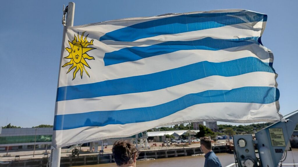 Primer año de Javier Milei dispara migración de argentinos a Uruguay: aumentaron en un 64%