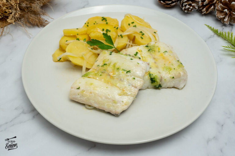 Merluza al horno. Receta de pescado fácil