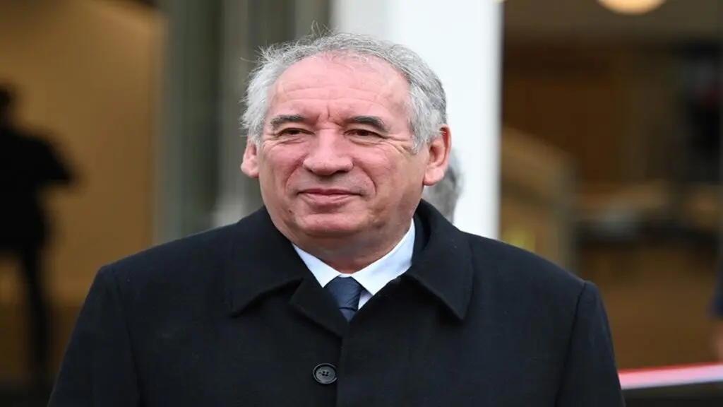 Izquierda francesa presentará moción de censura contra nuevo primer ministro François Bayrou