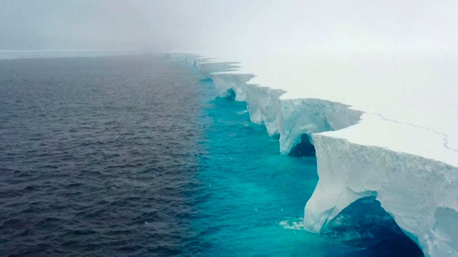 El iceberg A23a: un gigante en movimiento hacia Georgia del Sur