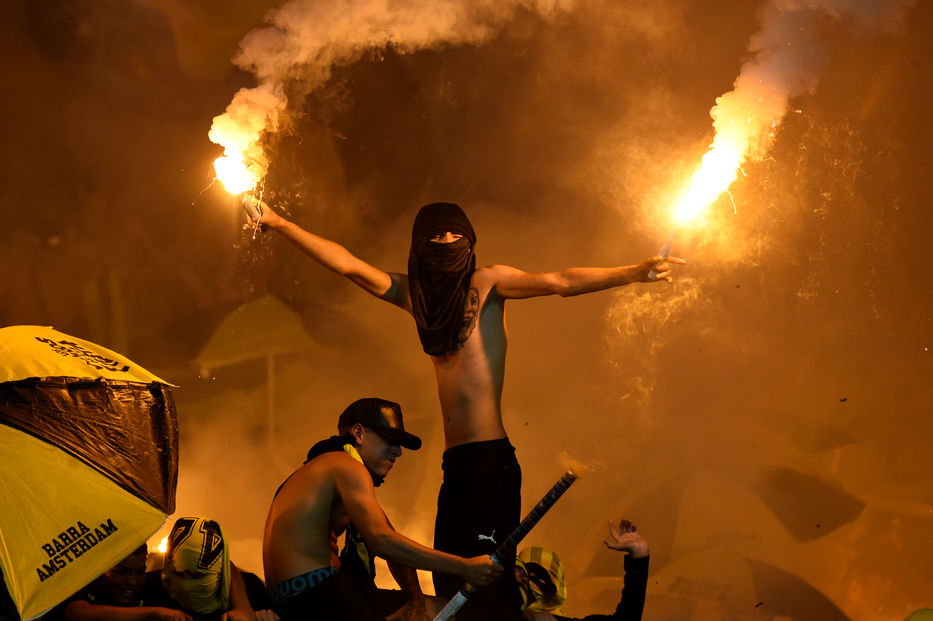 Fuerte advertencia de la AUF por la pirotecnia en los estadio s