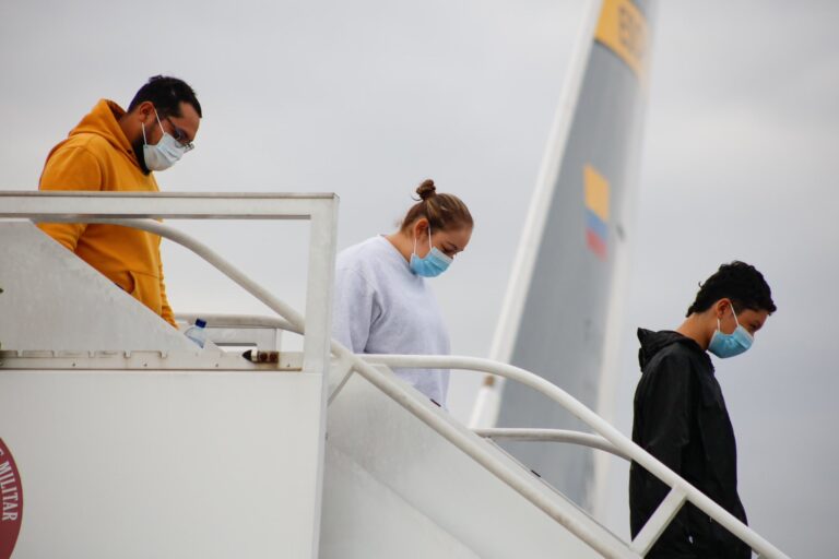 Aterriza-en-Bogota-el-primero-de-los-dos-aviones-colombianos-con-deportados-de-EE-UU-2