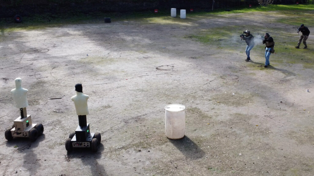 Son argentinos y crearon un innovador robot para el entrenamiento de tiro de militares y policías