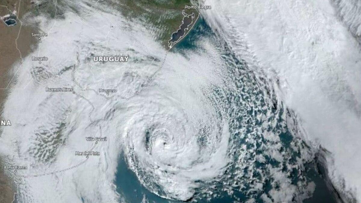 Temperaturas bajas sorprenden a turistas en las playas de Uruguay Temperaturas bajas sorprenden a turistas en las playas de Uruguay