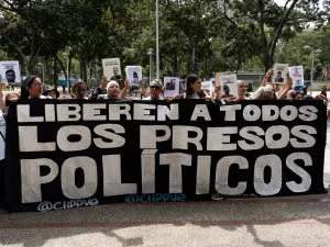 Familiares de presos políticos confirman nuevas excarcelaciones y medidas cautelares