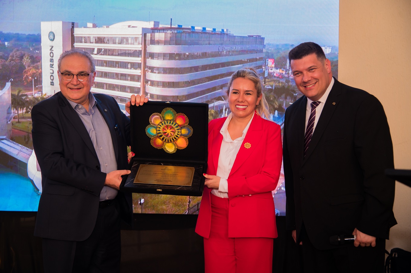 El Gran Bourbon Hotel reconoce y valora el aporte de la ministra Angie Duarte al desarrollo del turismo.