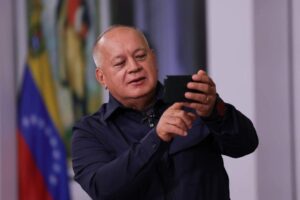 Abdo y otros expresidentes, “buscados” en Venezuela “por invasores”