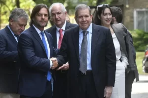 Presidente de Uruguay recibe a Edmundo González en Montevideo