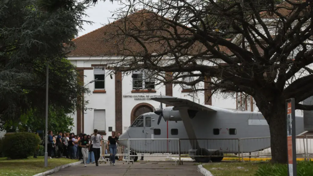 «Motosierra» a la memoria: Gobierno de Argentina cierra centro cultural Haroldo Conti