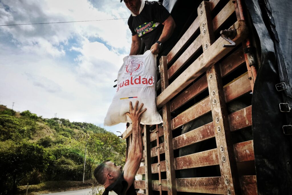 Colombia | Francia Márquez y el Ministerio de Igualdad y Equidad lideran ayuda humanitaria con 132 toneladas de alimentos en el Catatumbo