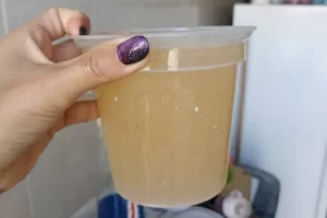 Vecinos de comunidad de Araure tienen más de un mes recibiendo agua con barro por los grifos 