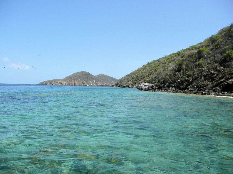 Navegante de velero antillano que naufragó fue rescatado con vida