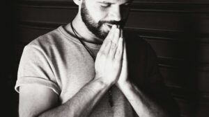 Este año, ora sin cesar: con tus palabras y tus acciones