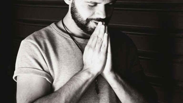 Este año, ora sin cesar: con tus palabras y tus acciones