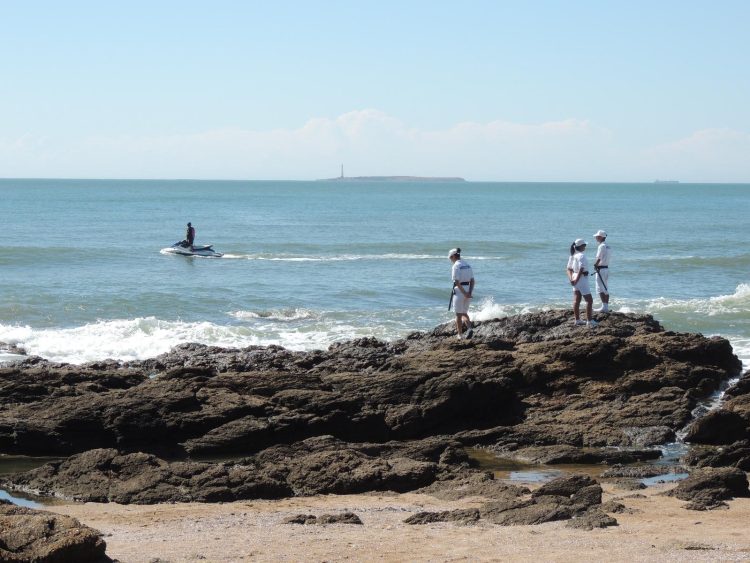 Se busca intensamente al joven argentino que desapareciera de las aguas frente a la playa El Emir en Punta del Este este 1º de enero