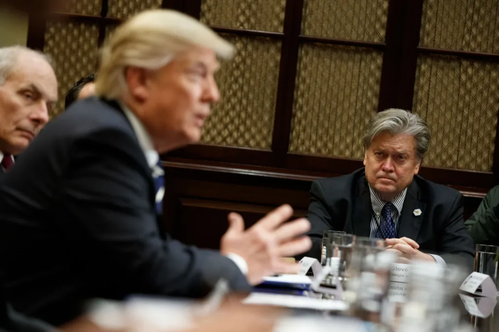 Bannon versus Musk: qué dijo el exestratega de Trump del nuevo asesor estrella del mandatario