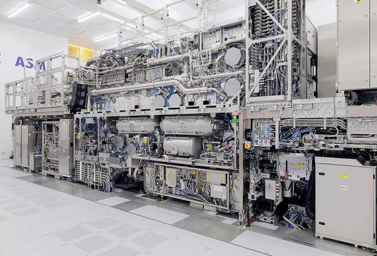 Empieza una nueva era en la fabricación de chips: Intel ha producido 30.000 obleas en sus equipos UVE High-NA