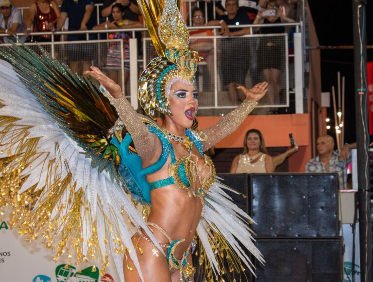 Encarnación bailó hasta el amanecer en la penúltima noche del Carnaval