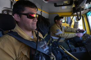 Incendios forestales: bomberos y brigadistas, dos roles clave contra el fuego en la Patagonia