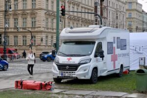 Dos fallecidos en ataque con arma blanca en centro comercial de República Checa: lo que necesitas saber