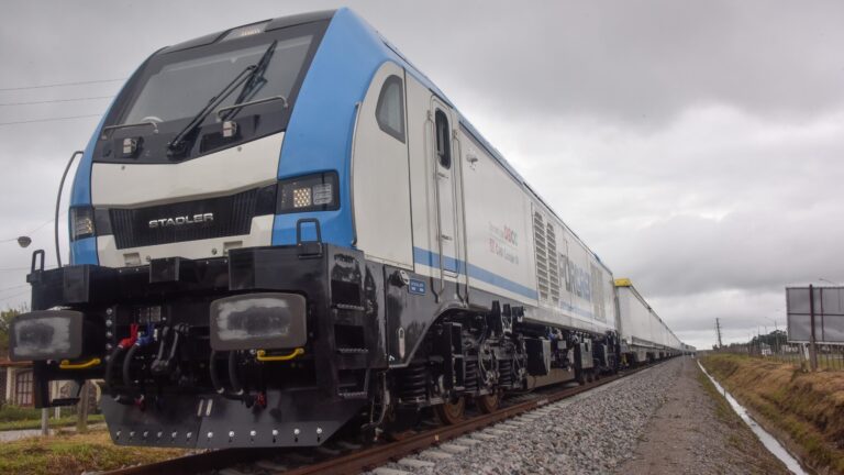 Nuevo accidente en el Ferrocarril Central: un automóvil impactado en Durazno