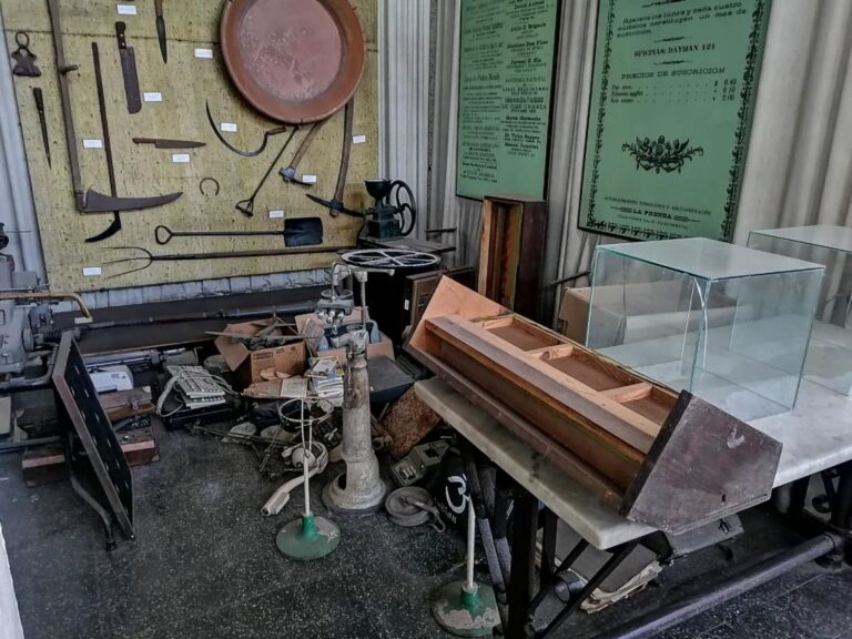 Estado del edificio, mobiliario y colección /Museo del Hombre y la Tecnología el panorama es desolador y decadente