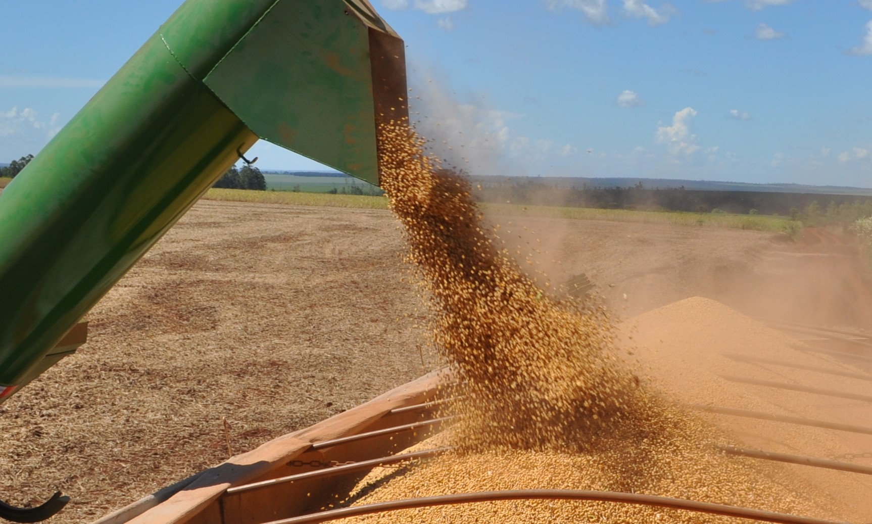 El "premio", como llaman al canon aplicado por las exportadoras achica los márgenes de solvencia para afrontar deudas y reinvertir en el campo. 