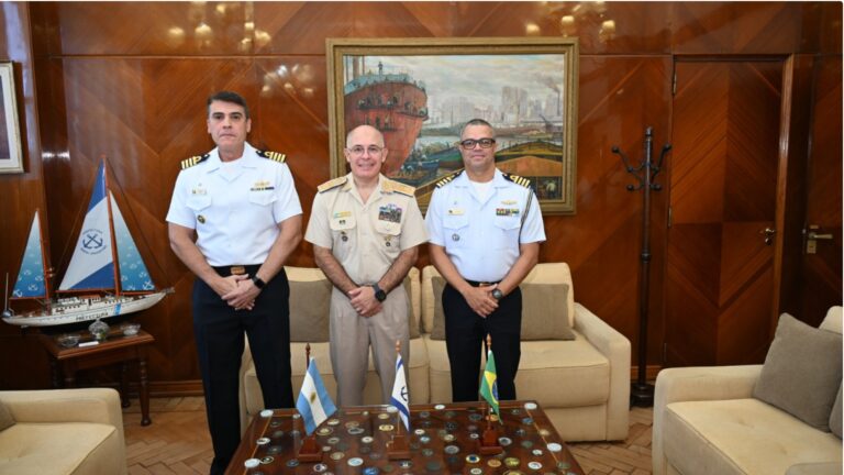 El Prefecto Nacional argentino se reunió con el nuevo Agregado Naval de Brasil