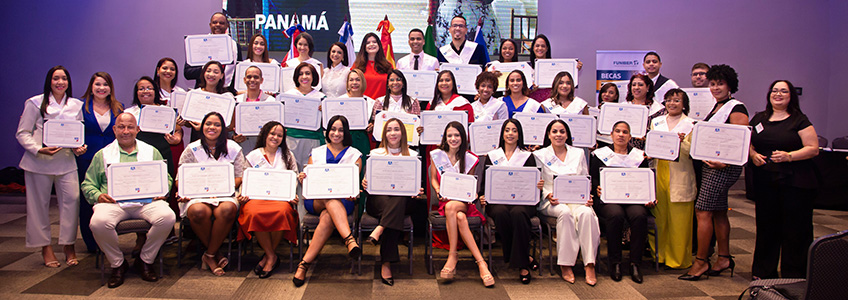 FUNIBER organiza una ceremonia de entrega de títulos para sus becas en República Dominicana