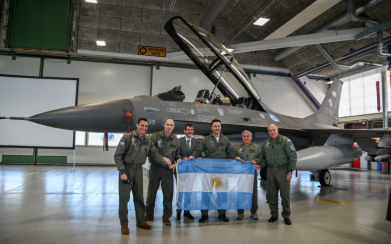 F-16 en números: 300 millones de dólares, 25 aviones y una importante inversión en infraestructura