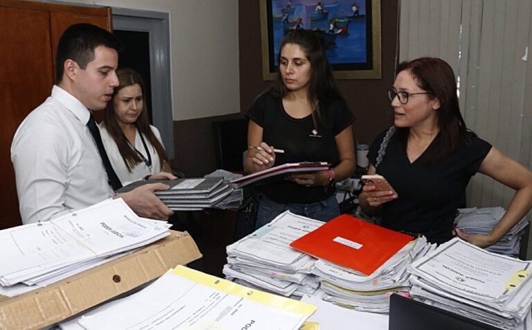 Fiscales incautaron 2.572 juicios y celulares de cuatro jueces de Paz