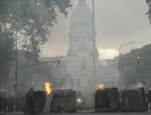 Graves incidentes en las afueras del Congreso Nacional