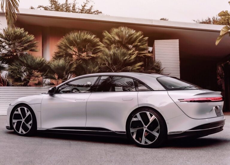 “Muchos son una porquería”: uno de los padres de Tesla apunta al error más recurrente de los coches eléctricos