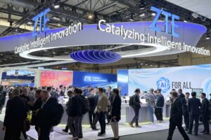 El enorme stand de ZTE en el MWC es un recordatorio de que sigue viva bajo el radar. Y también es un mensaje: volverán