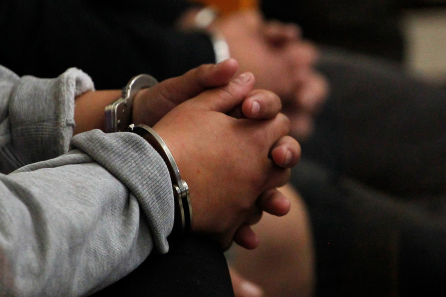 Condenado por reiterados delitos de violación contra una menor