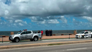 Hallan cuerpo en la Rambla de Montevideo mientras se busca a adolescente desaparecido