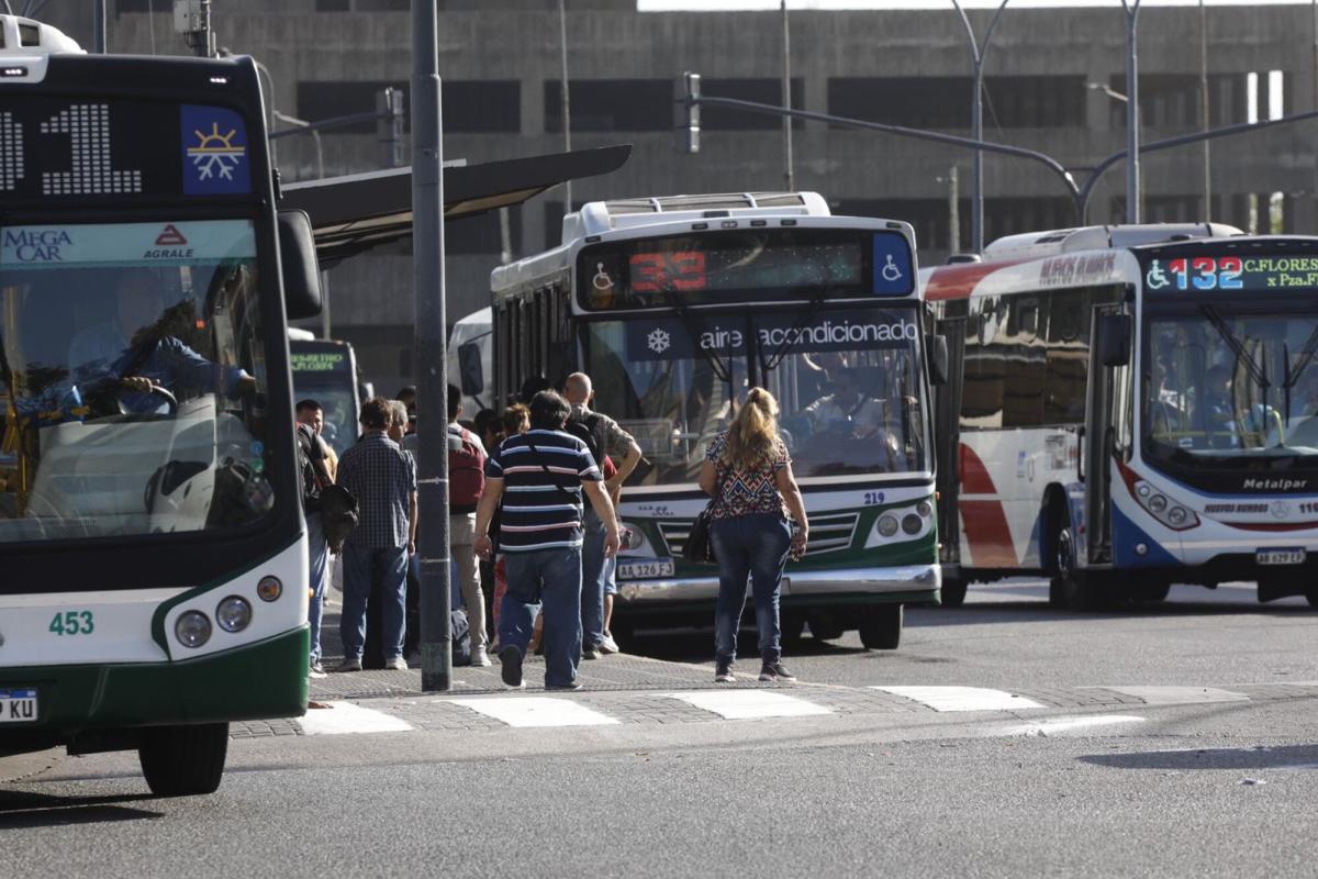 Argentina enfrenta una nueva crisis en el transporte: paro de UTA y posible intervención del Gobierno