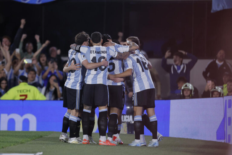 Argentina arrasa con Brasil y refuerza su dominio en las Eliminatorias Sudamericanas