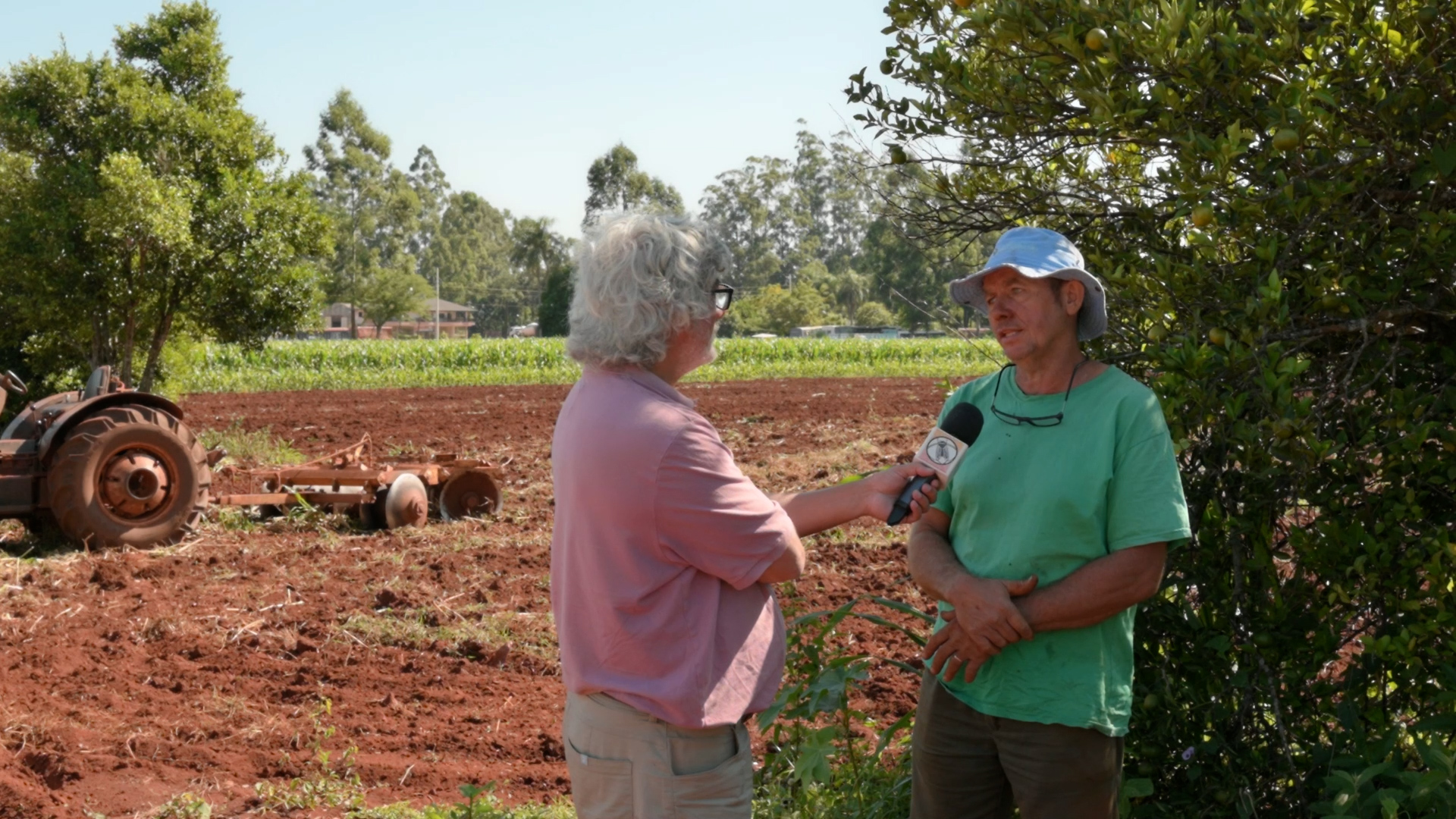 “Hace unos años era un orgullo decir ‘soy agricultor’, pero hoy nos sentimos en una condición vergonzosa, porque estamos padeciendo muchísima necesidad en los campos”, nos sacudió Alberto Becker en Andresito, antes de volver a su tractor