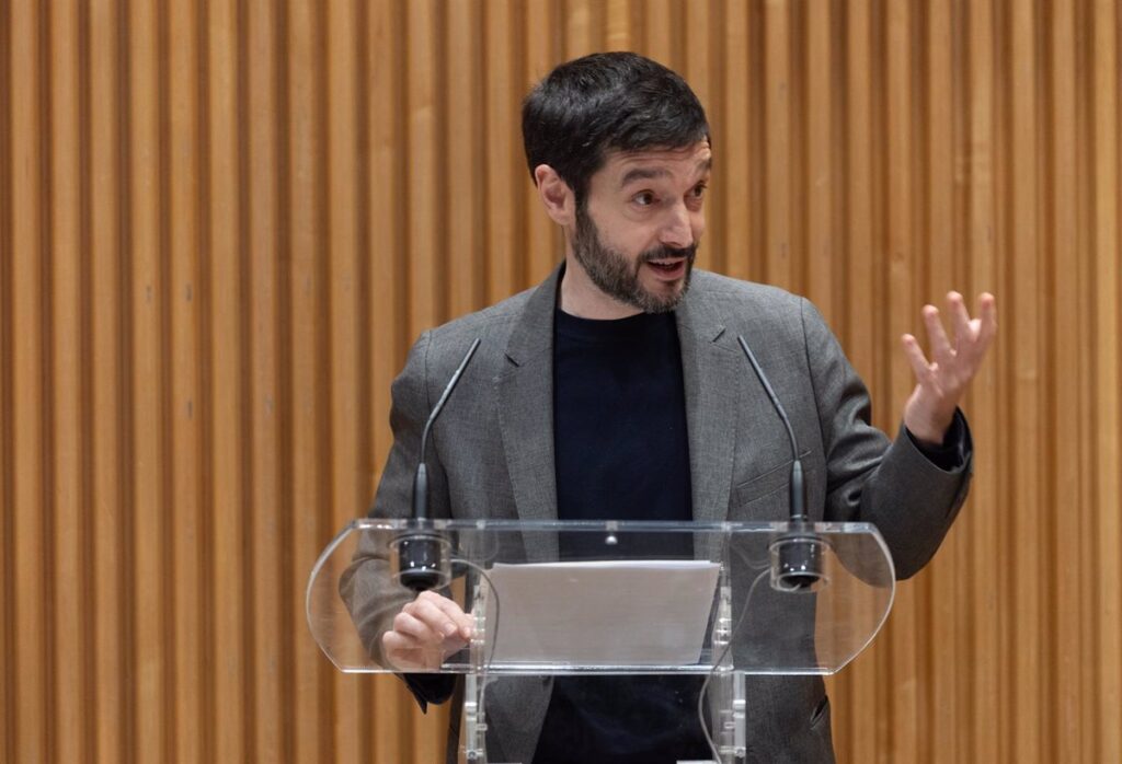 Bustinduy afirma que la seguridad no implica mayor gasto militar y asegura que el Gobierno preservará los avances sociales Bustinduy afirma que la seguridad no implica mayor gasto militar y asegura que el Gobierno preservará los avances sociales