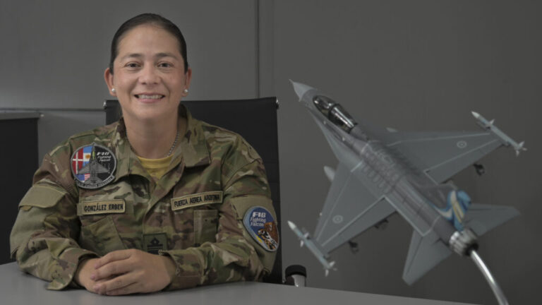 La mujer que trajo el F-16: hija de un veterano de Malvinas, quiso ser militar y cumplió su sueño en la Fuerza Aérea