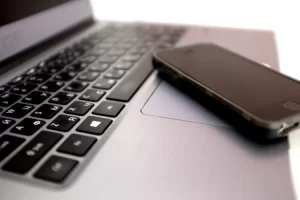 Delitos en redes sociales: ¿Sabías que tal vez violas la ley sin darte cuenta?