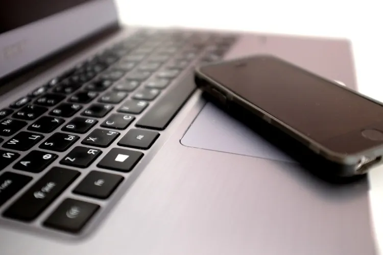 Delitos en redes sociales: ¿Sabías que tal vez violas la ley sin darte cuenta?